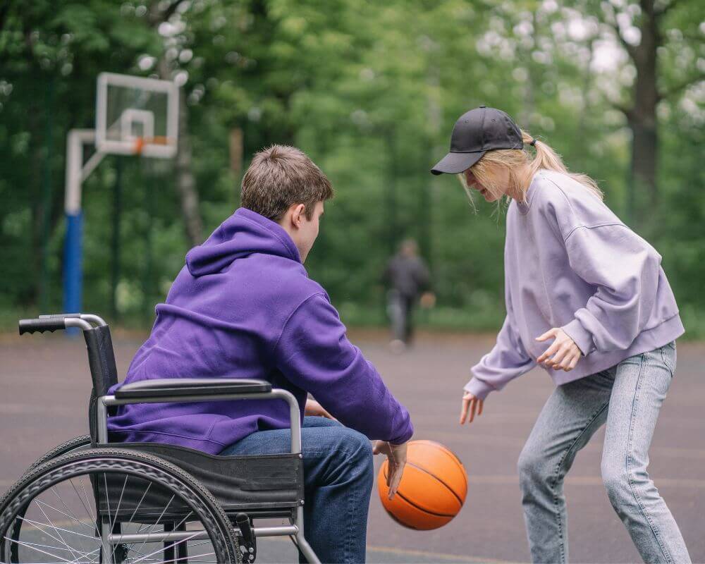 trẻ khuyết tật vận động chơi thể thao